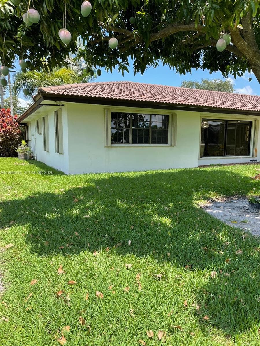 19265 E Saint Andrews Dr, Hialeah FL 33015 — 10