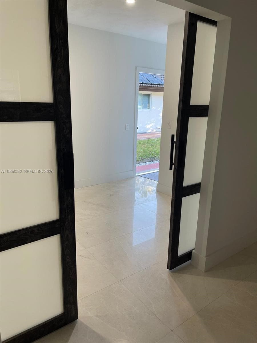 19265 E Saint Andrews Dr, Hialeah FL 33015 — 59