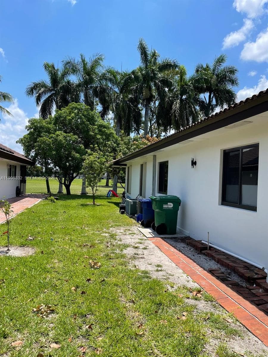 19265 E Saint Andrews Dr, Hialeah FL 33015 — 15