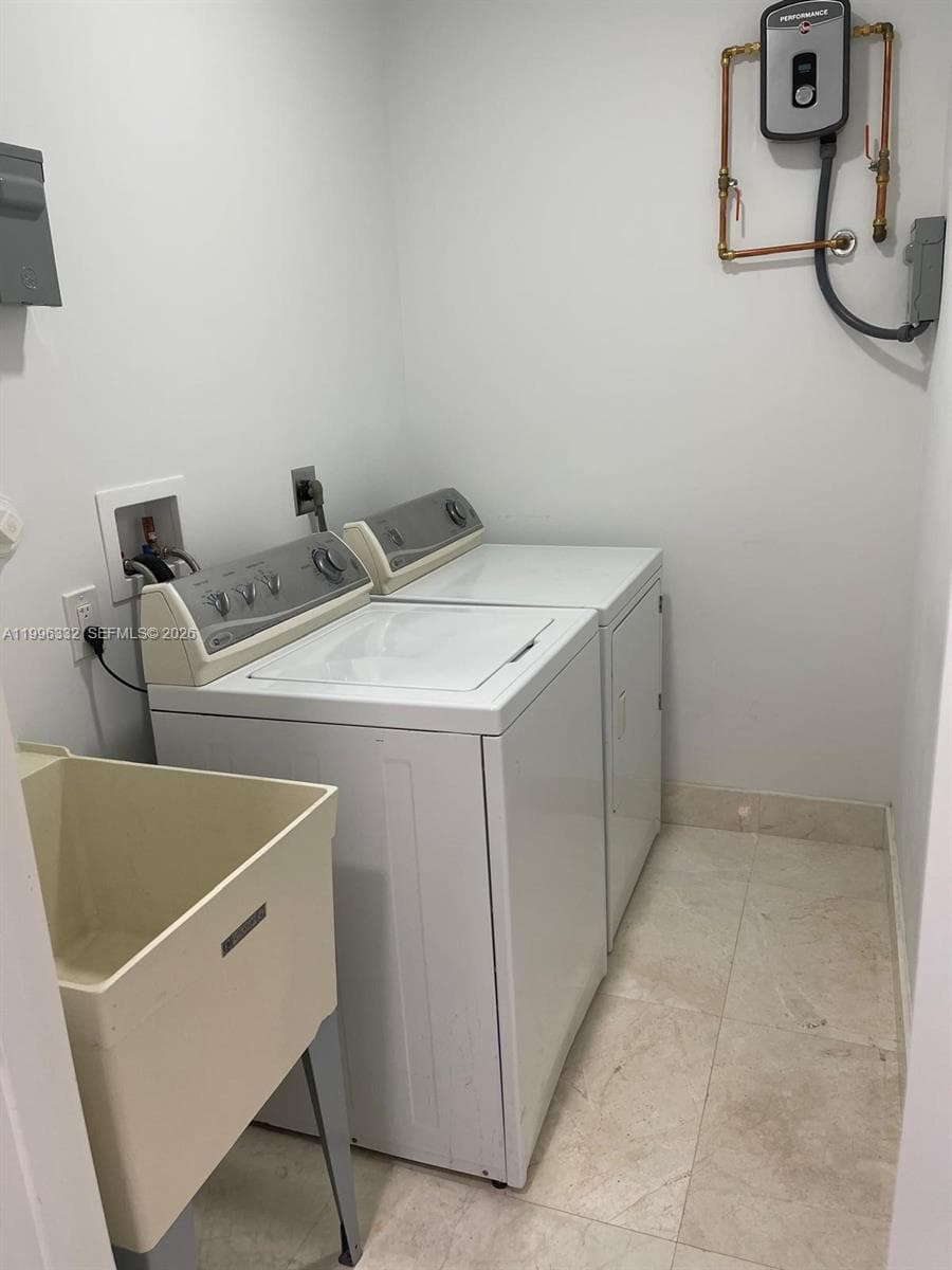 19265 E Saint Andrews Dr, Hialeah FL 33015 — 44