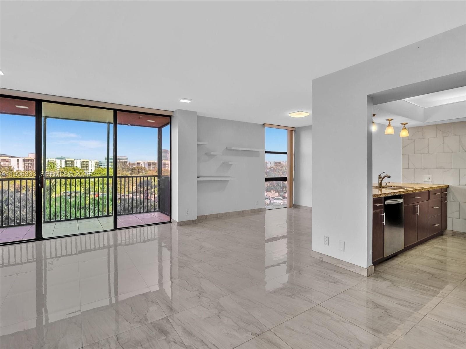 Coronado Condo- Tower Ii, Aventura, FL — 6