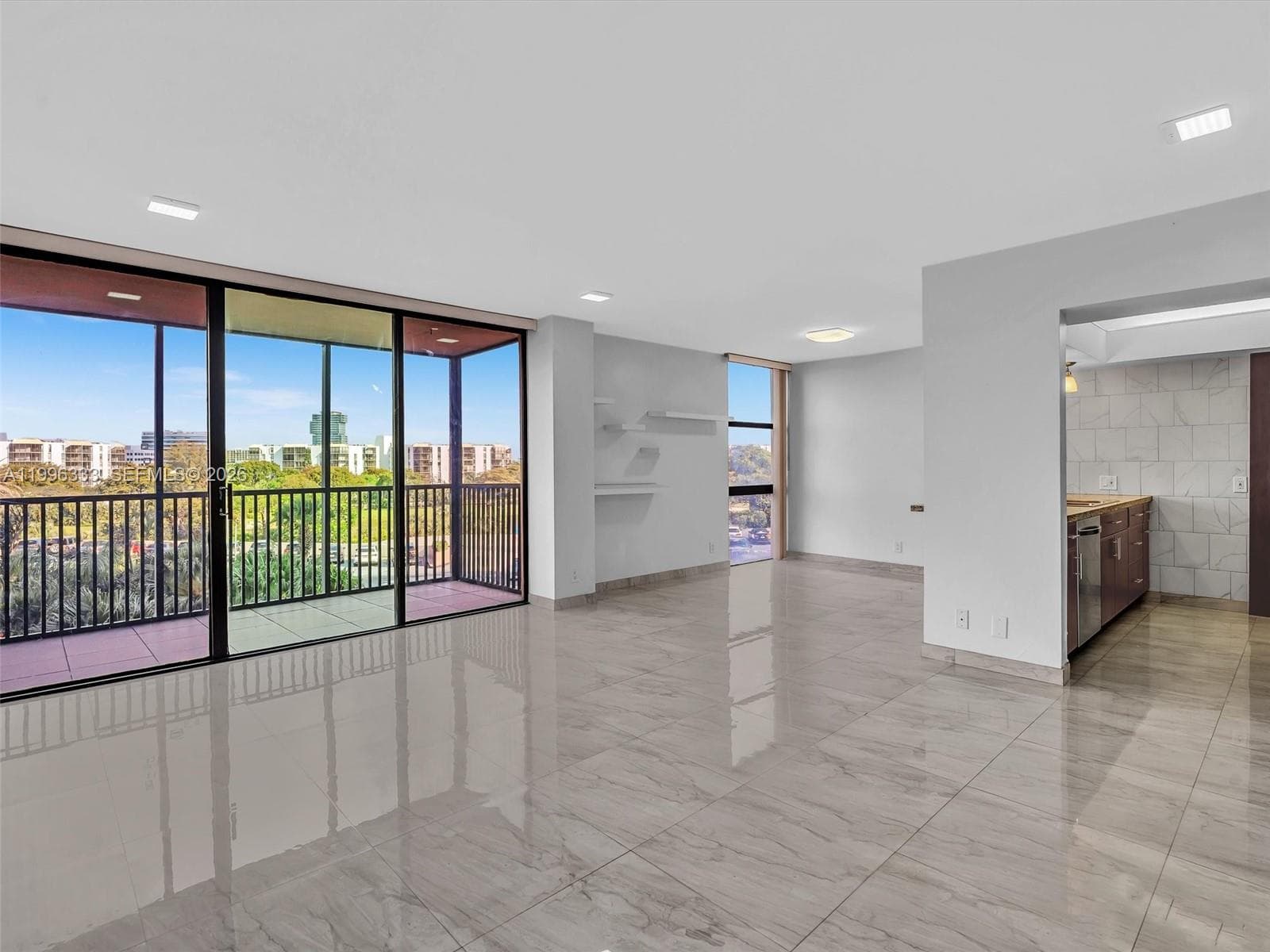 Coronado Condo- Tower Ii, Aventura, FL — 7