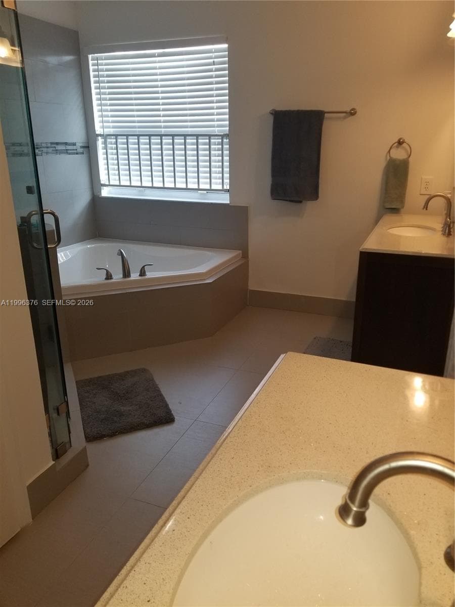 4719 NW 96th Pl, Doral FL 33178 — 12