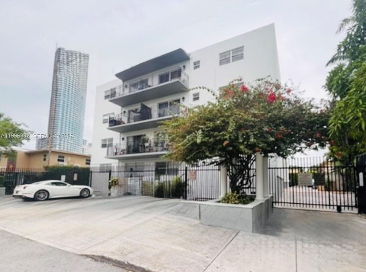 444 SW 4th St # 204, Miami FL 33130 — 11