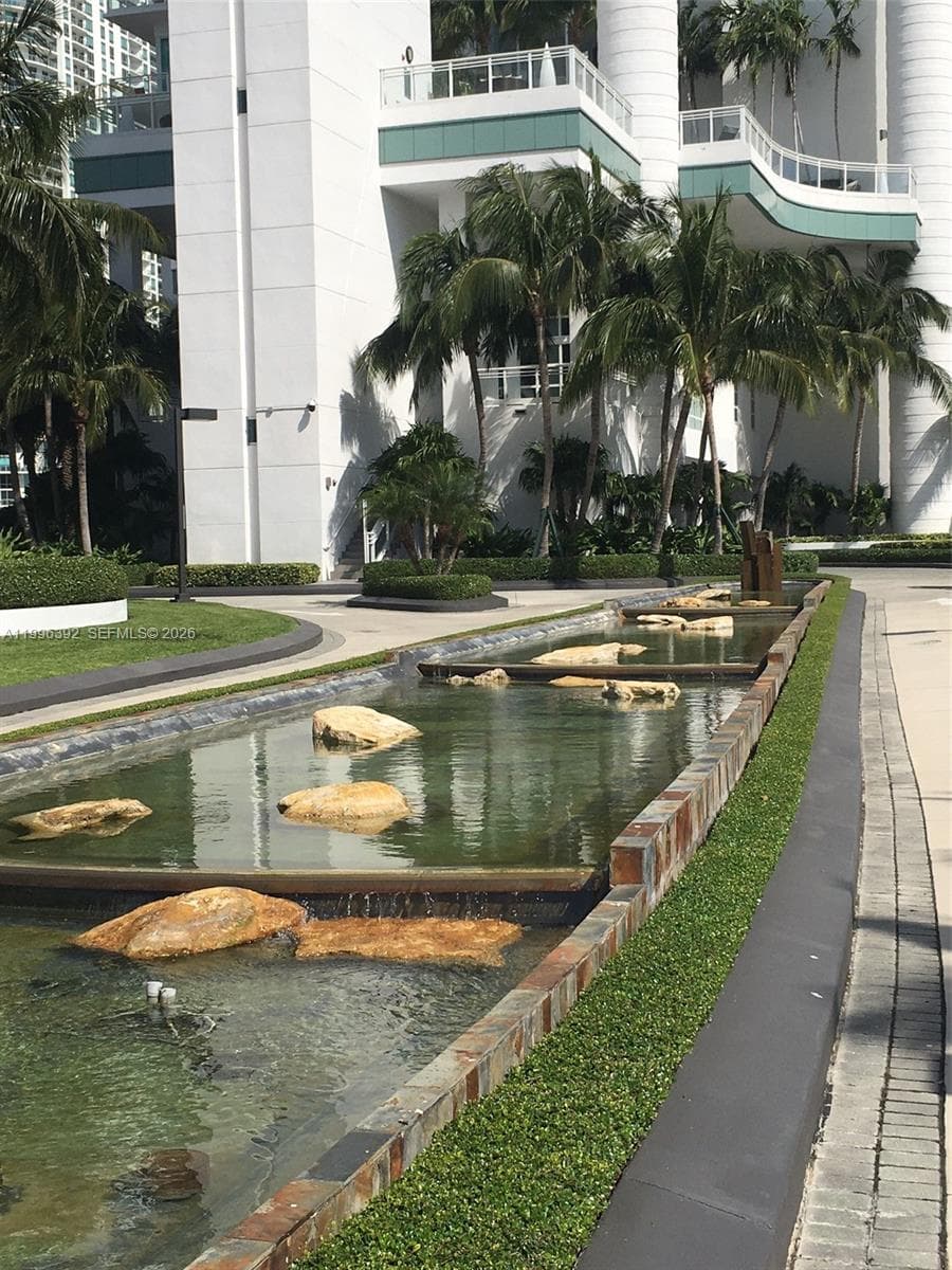 900 Brickell Key Blvd, Miami FL 33131 — 33