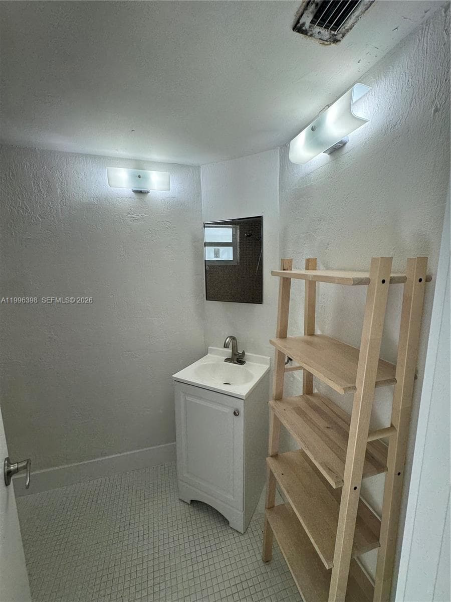 1398 NE 191st St # C305, Miami FL 33179 — 17