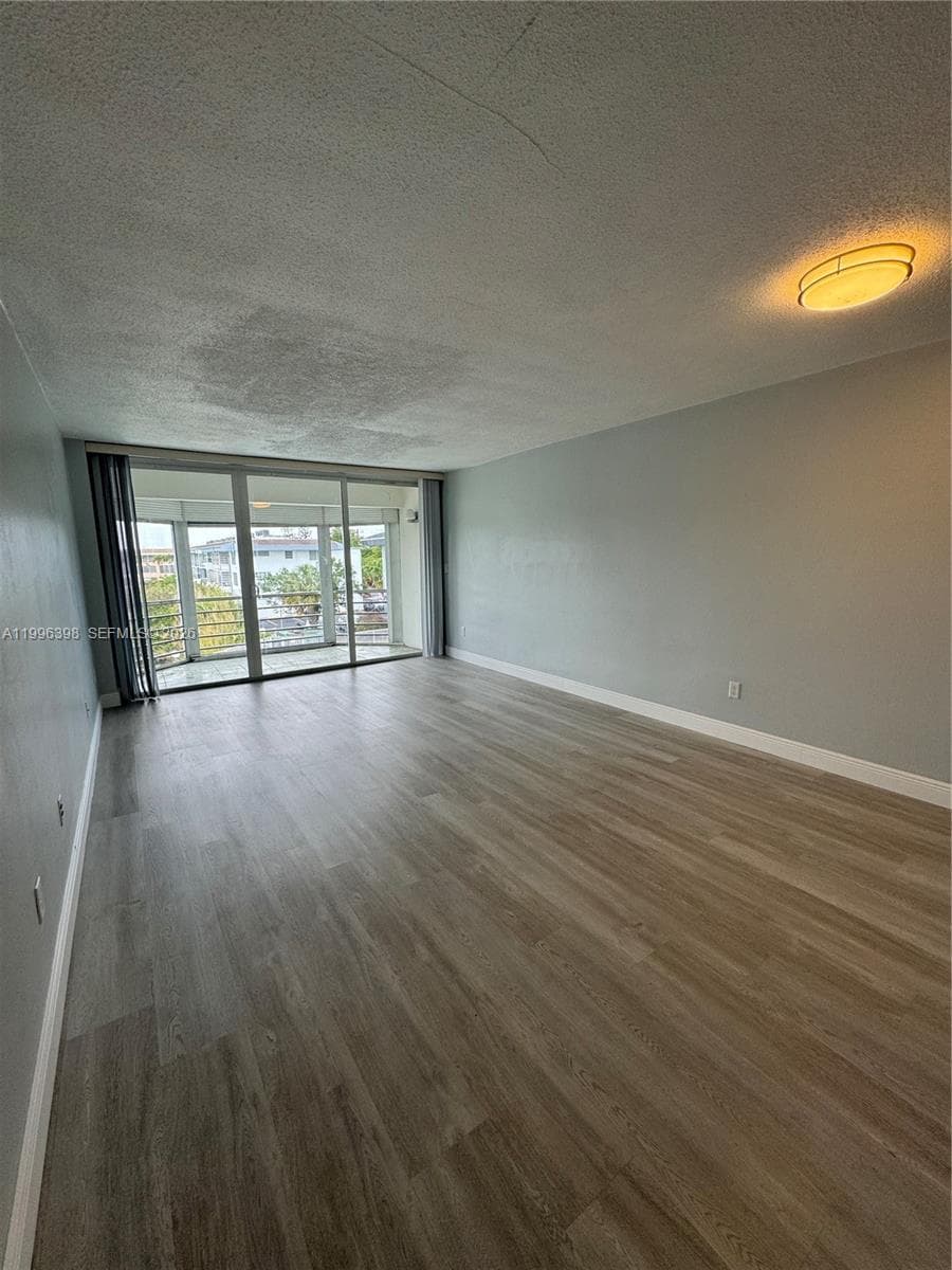 1398 NE 191st St # C305, Miami FL 33179 — 24