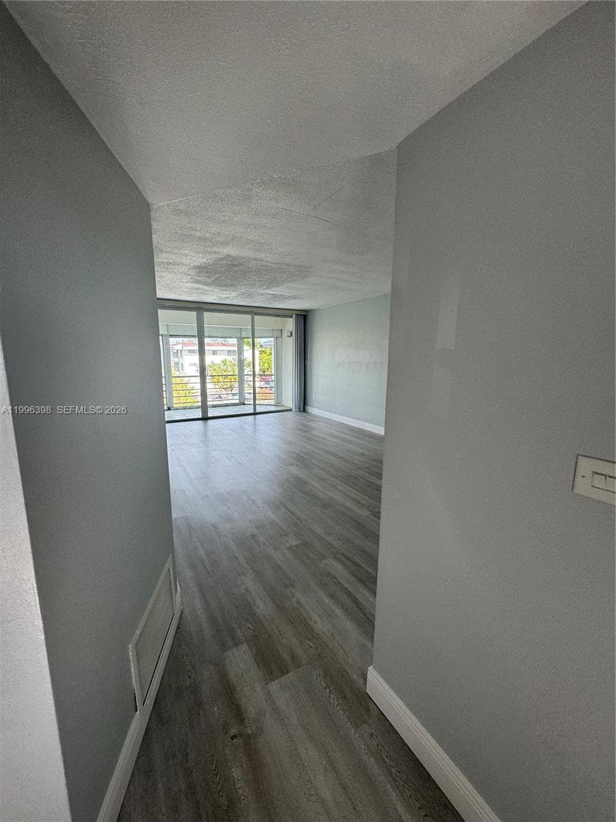 1398 NE 191st St # C305, Miami FL 33179 — 11