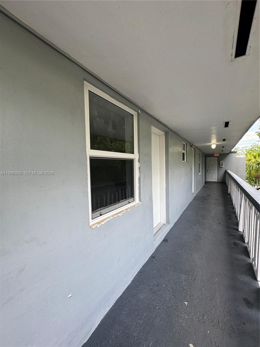 1398 NE 191st St # C305, Miami FL 33179 — 25