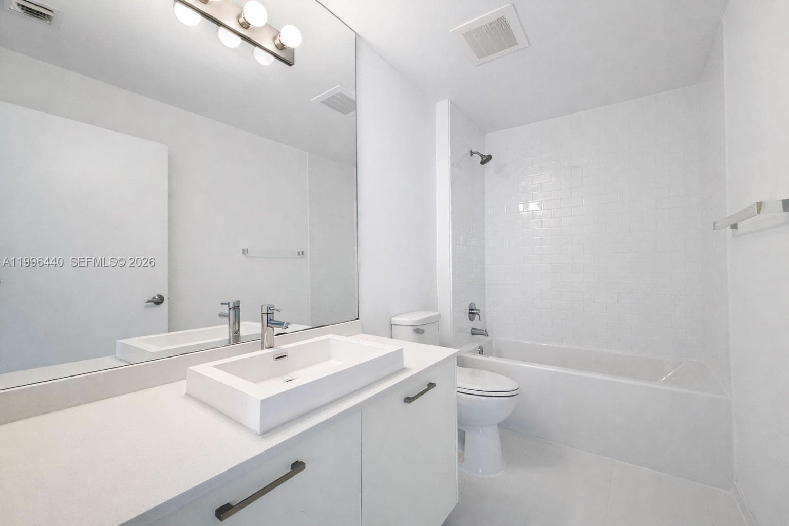 151 SE 1st St # 3001, Miami FL 33131 — 11