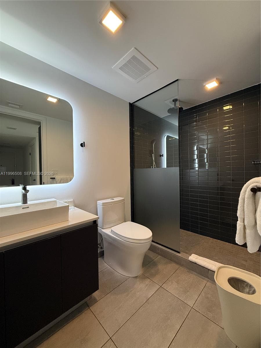 227 NE 2nd St # 2911, Miami FL 33132 — 23