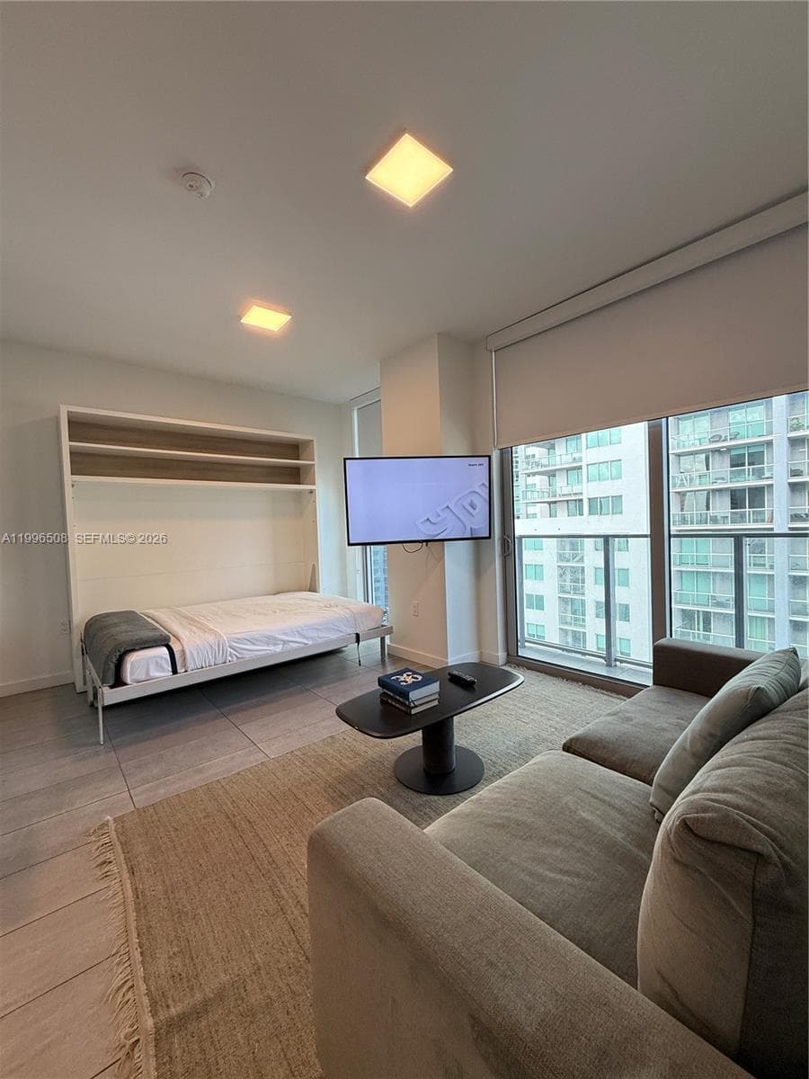 227 NE 2nd St # 2911, Miami FL 33132 — 7