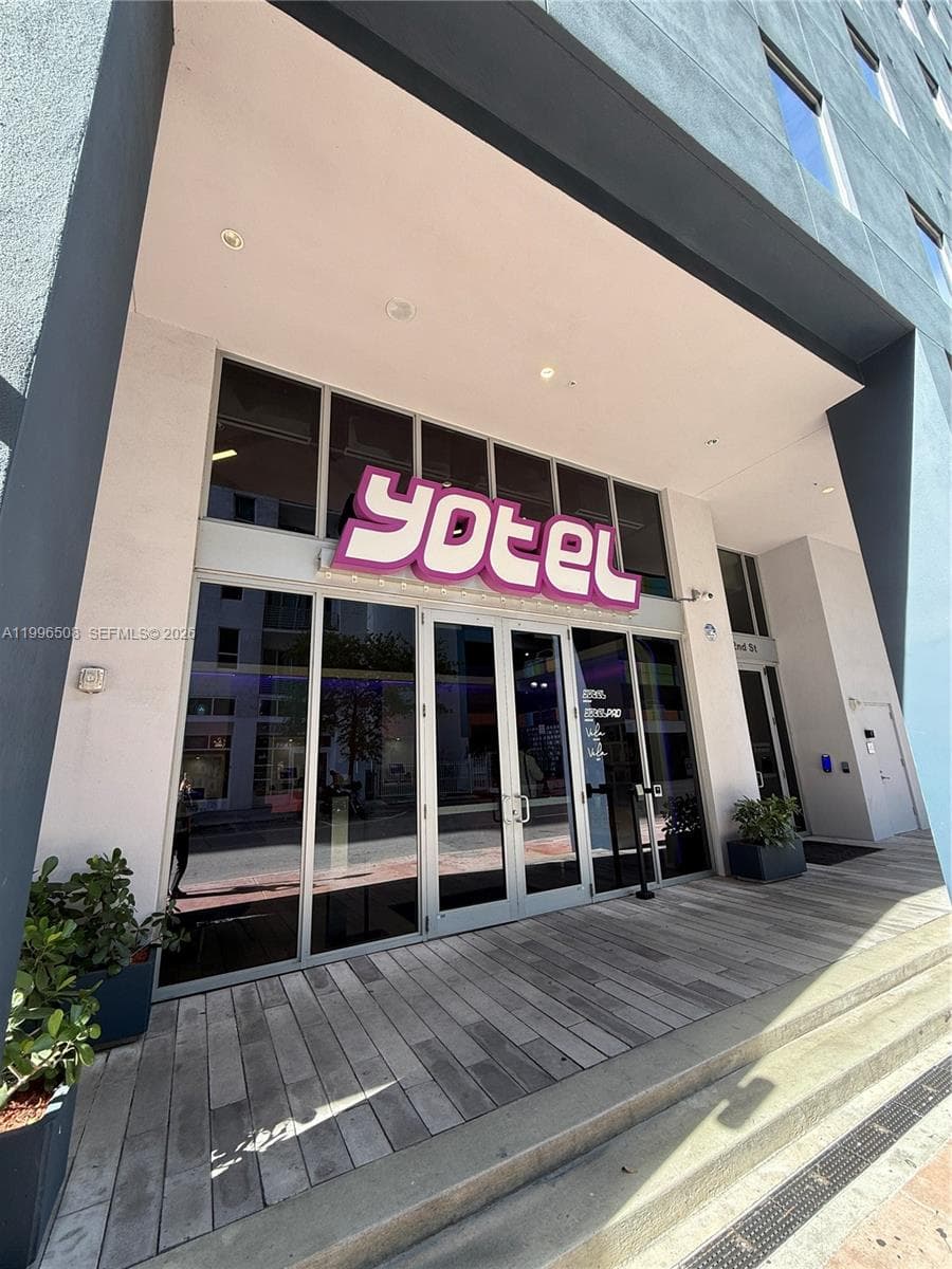 227 NE 2nd St # 2911, Miami FL 33132 — 3