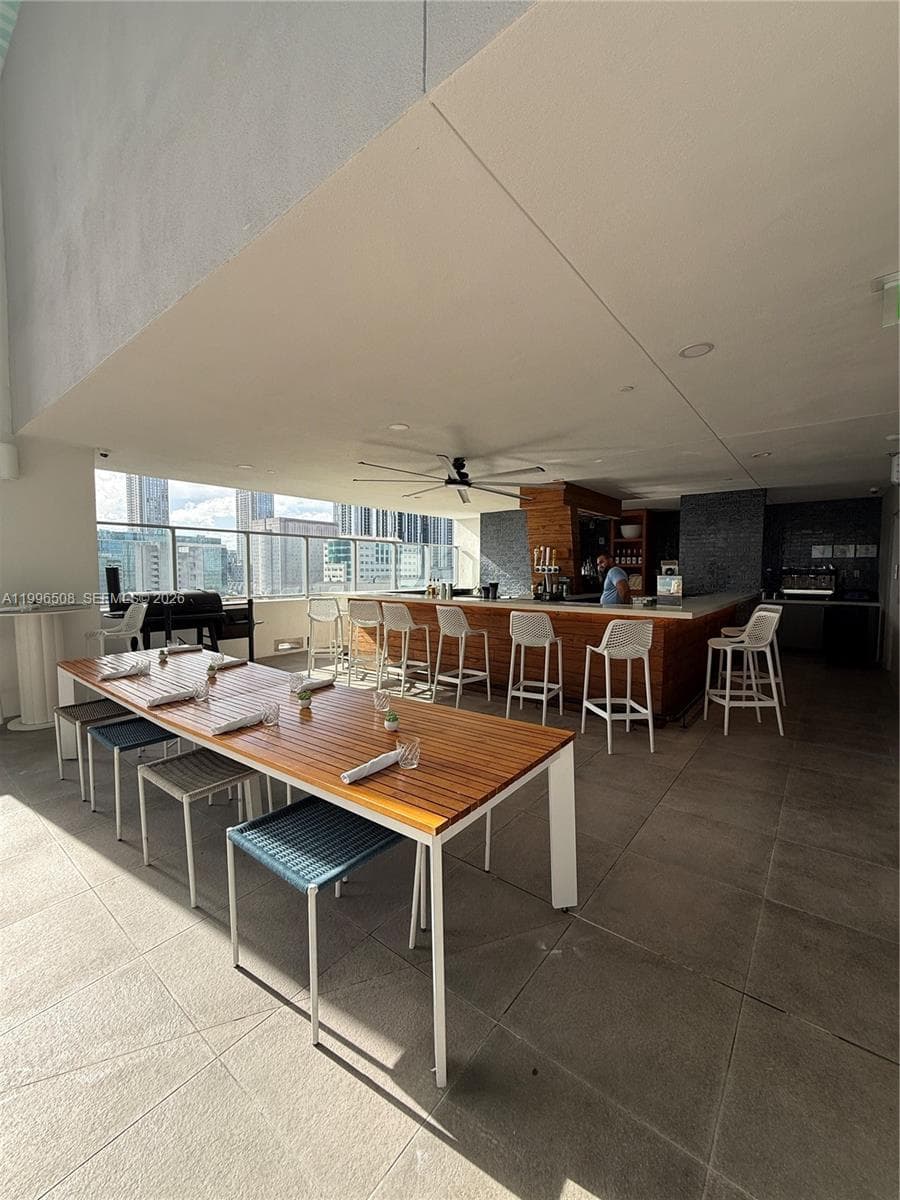 227 NE 2nd St # 2911, Miami FL 33132 — 32