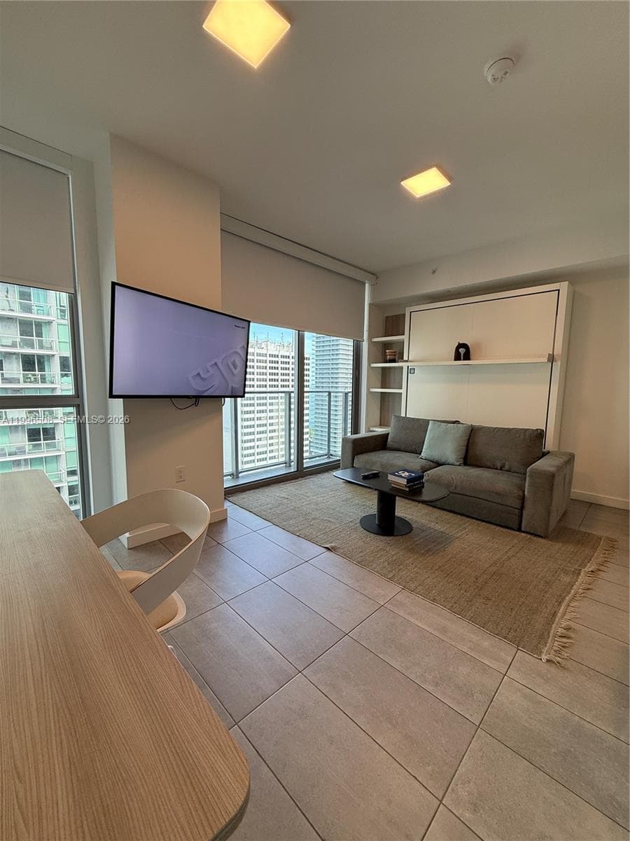 227 NE 2nd St # 2911, Miami FL 33132 — 5