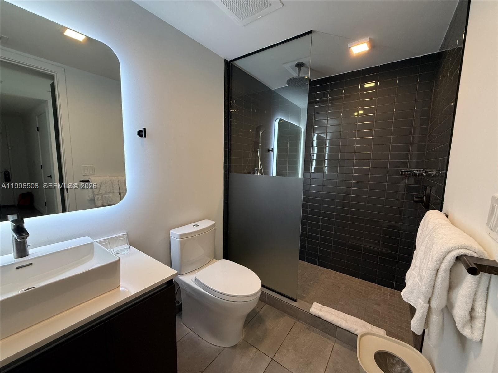 227 NE 2nd St # 2911, Miami FL 33132 — 24