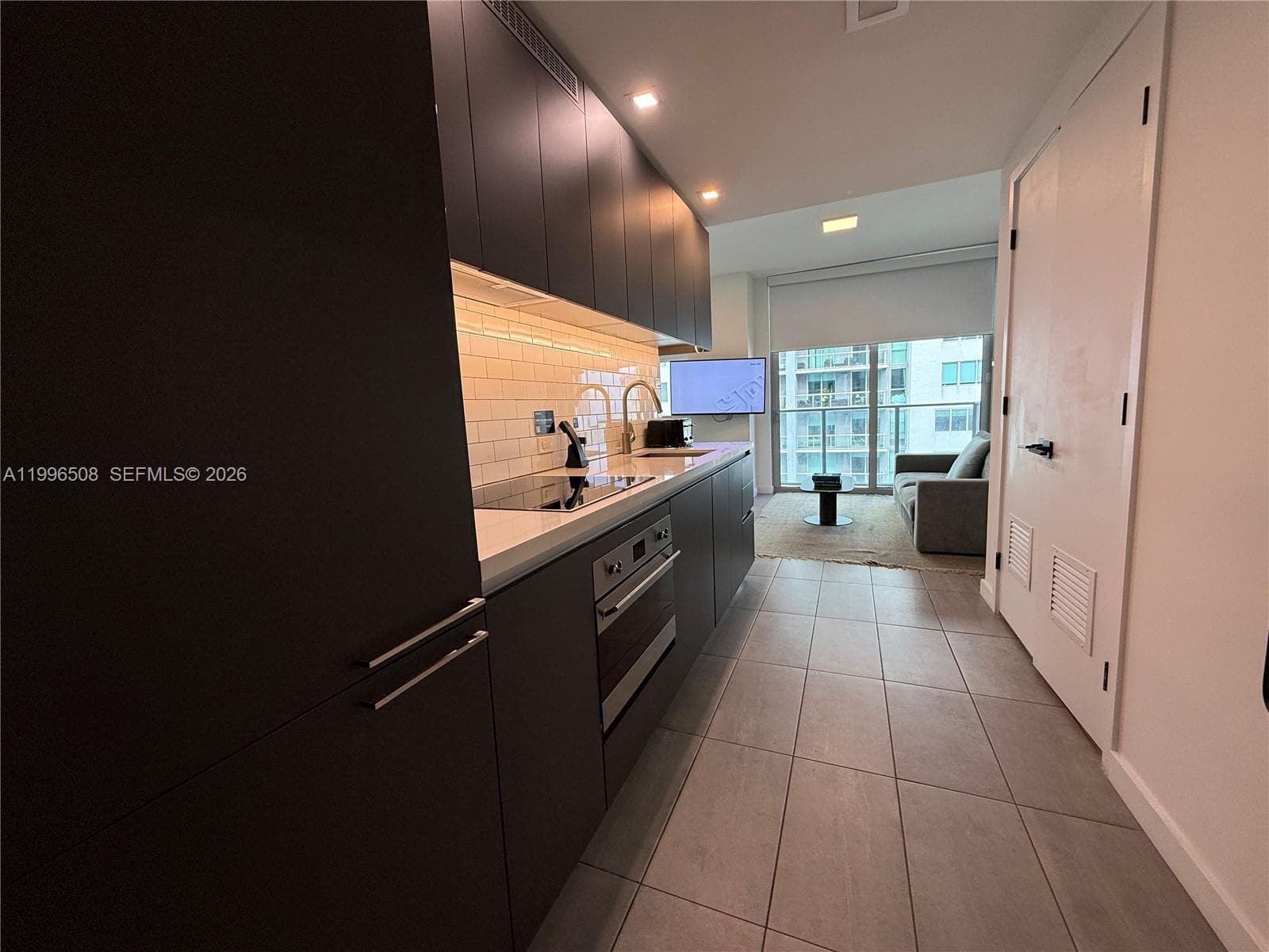 227 NE 2nd St # 2911, Miami FL 33132 — 18
