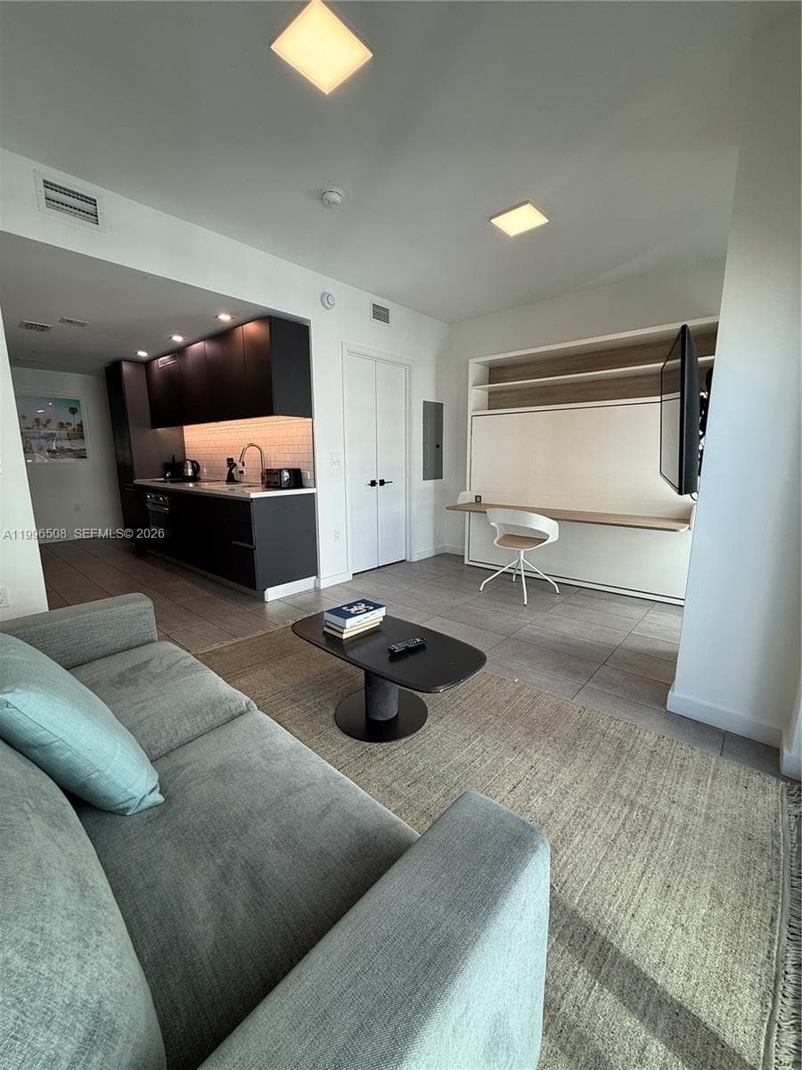 227 NE 2nd St # 2911, Miami FL 33132 — 8