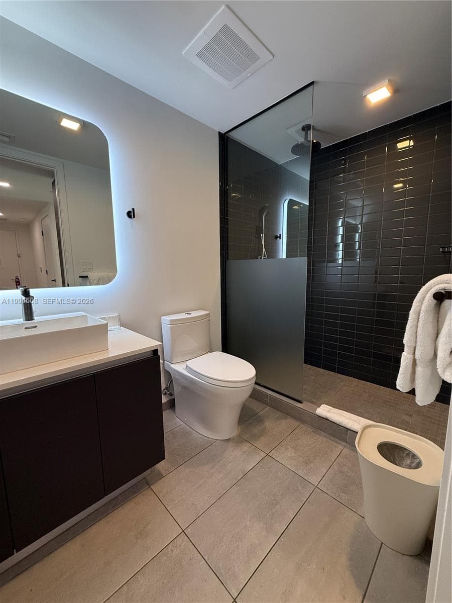227 NE 2nd St # 2911, Miami FL 33132 — 25