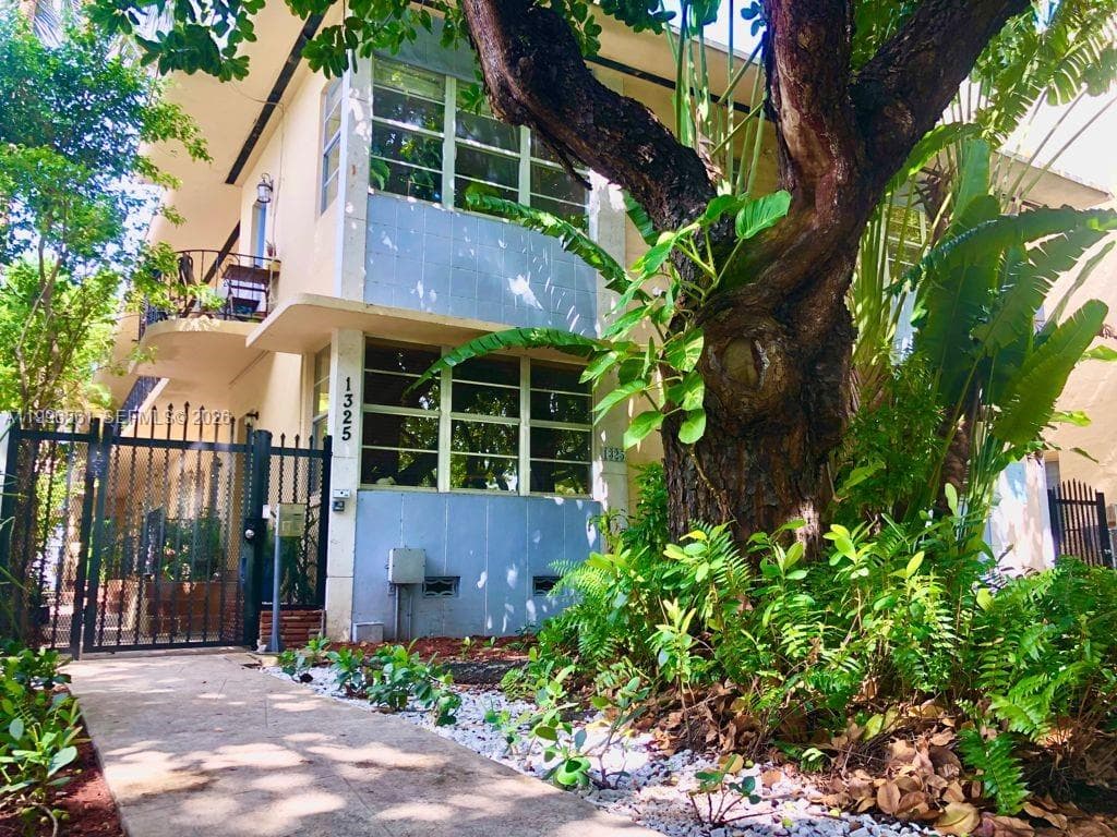 1325 Meridian Ave # 5, Miami Beach FL 33139 — 1