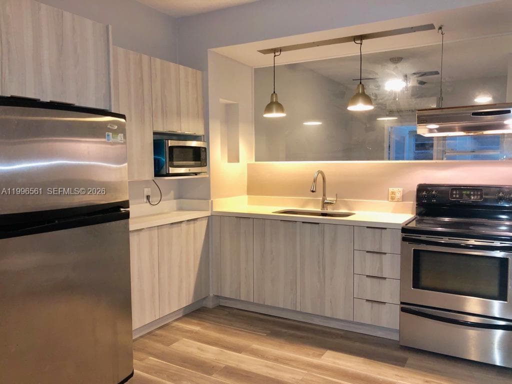 1325 Meridian Ave # 5, Miami Beach FL 33139 — 11
