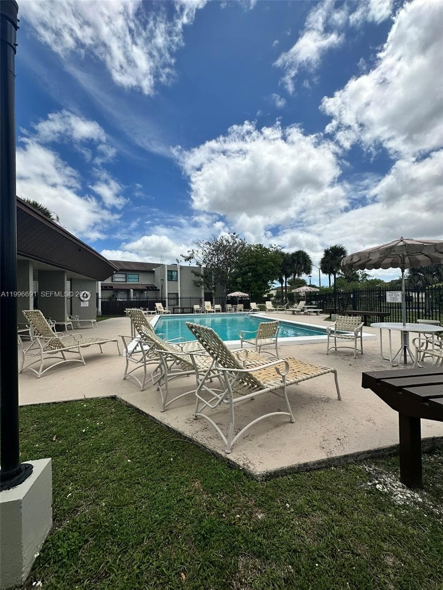 10000 NW 9th St Cir # 21, Miami FL 33172 — 23