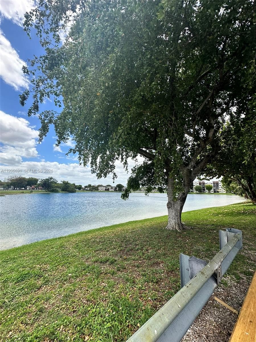10000 NW 9th St Cir # 21, Miami FL 33172 — 22