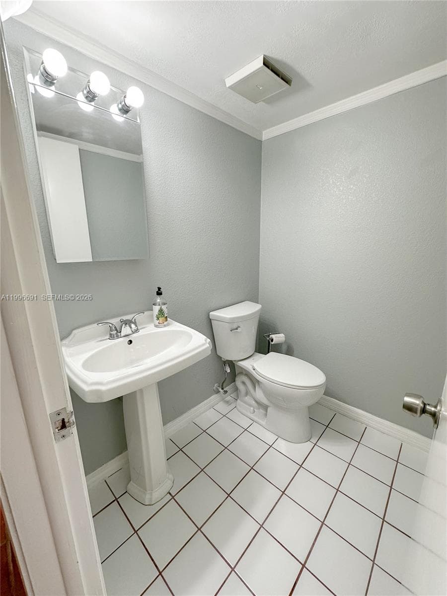 10000 NW 9th St Cir # 21, Miami FL 33172 — 7