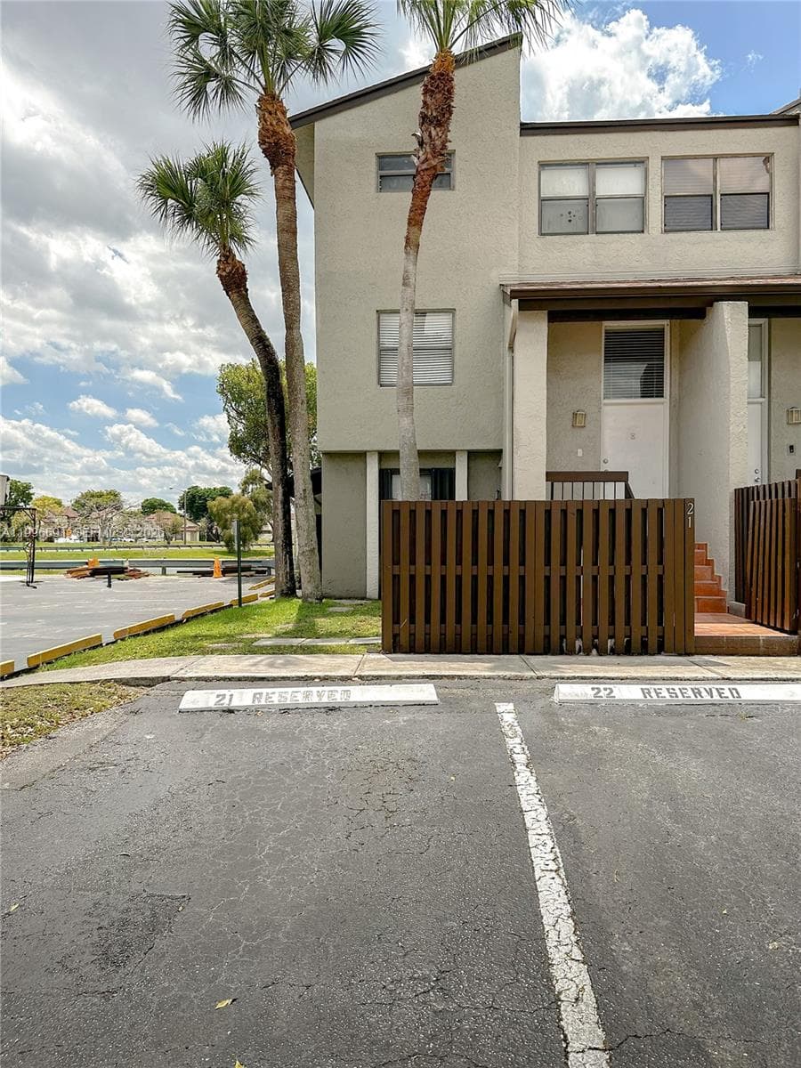 10000 NW 9th St Cir # 21, Miami FL 33172 — 3