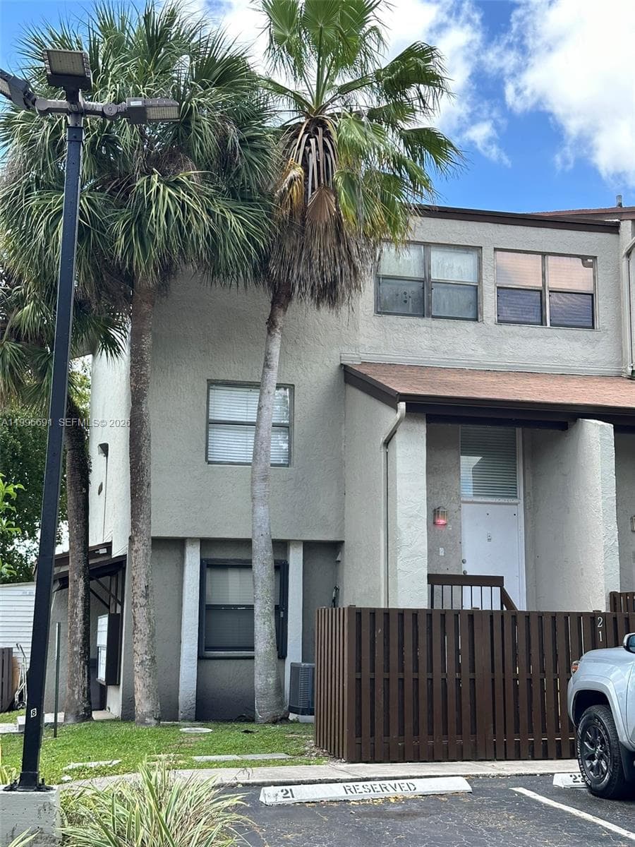 10000 NW 9th St Cir # 21, Miami FL 33172 — 1