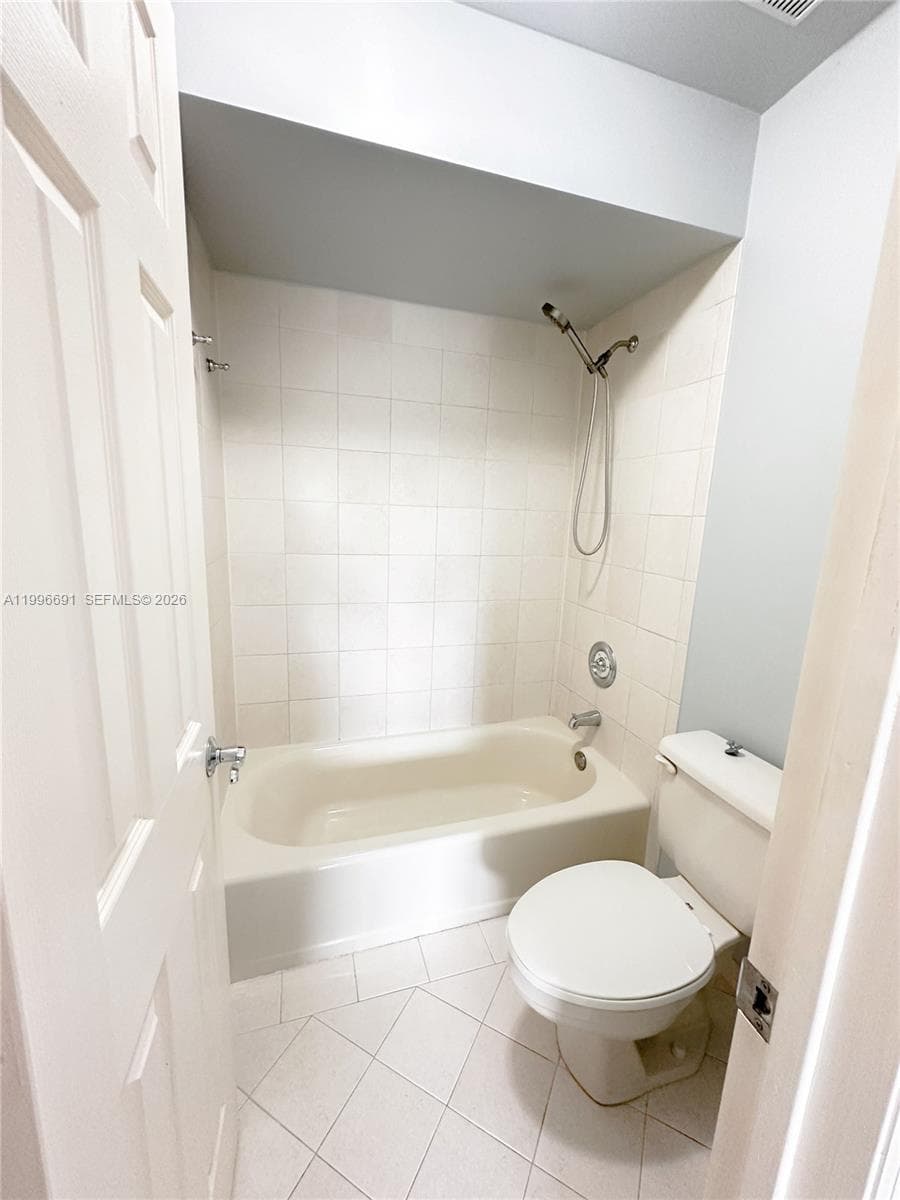 10000 NW 9th St Cir # 21, Miami FL 33172 — 15