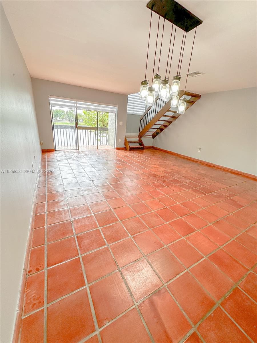 10000 NW 9th St Cir # 21, Miami FL 33172 — 11