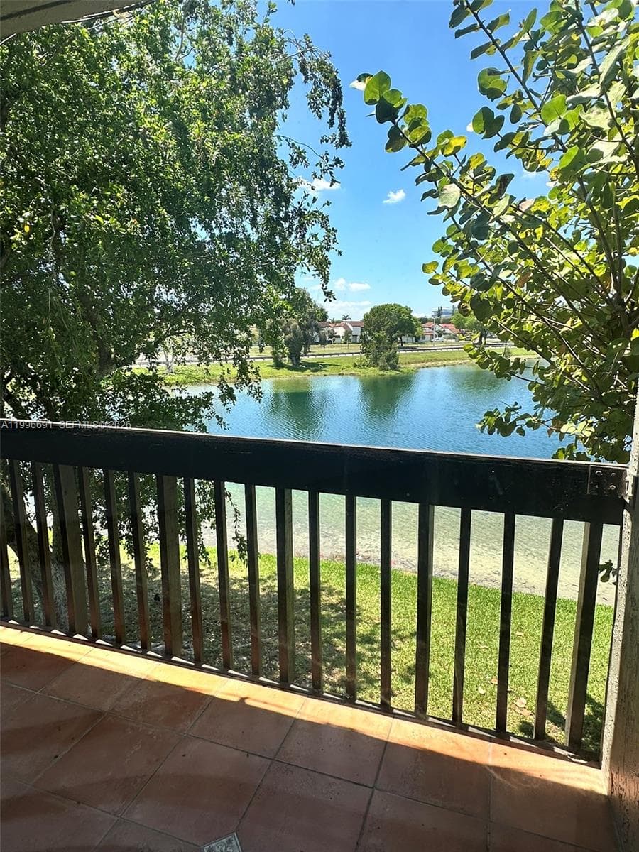 10000 NW 9th St Cir # 21, Miami FL 33172 — 4