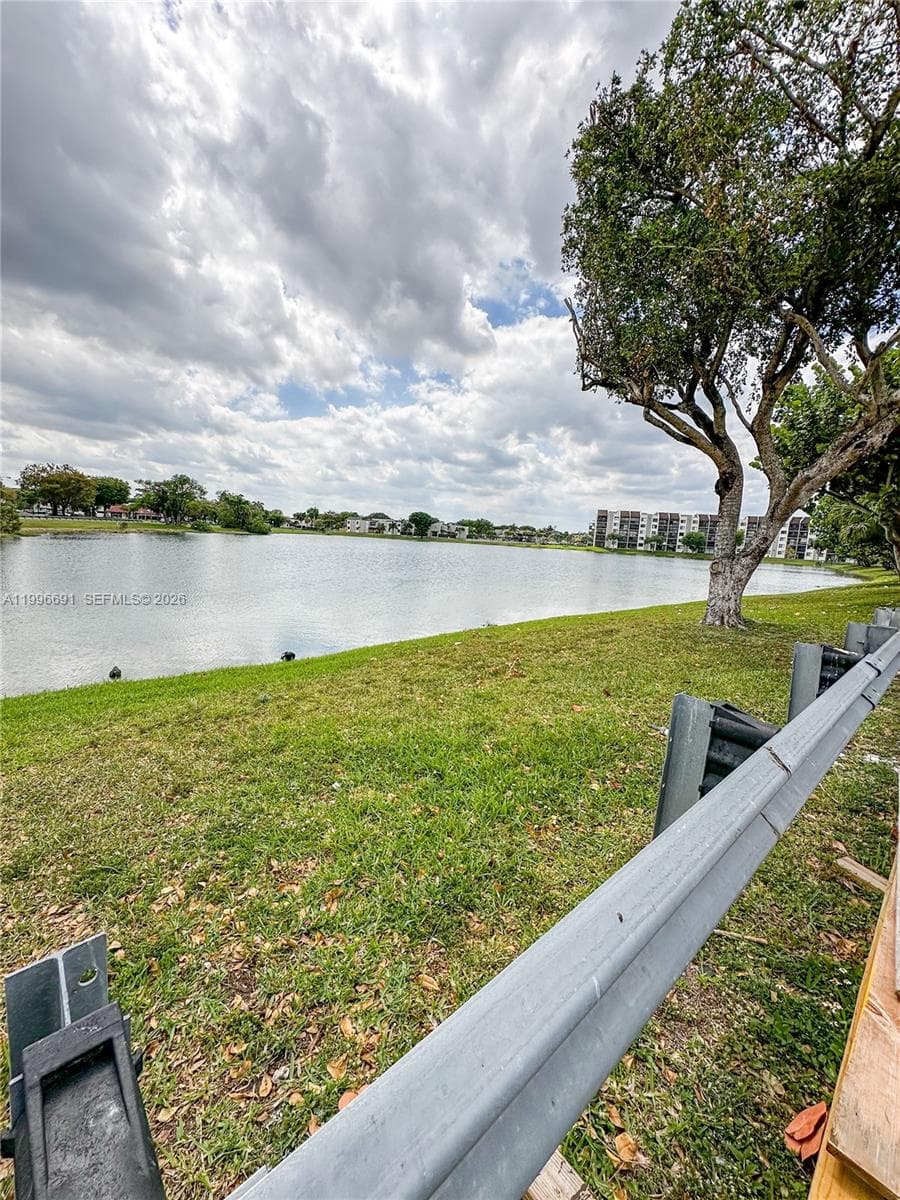 10000 NW 9th St Cir # 21, Miami FL 33172 — 21