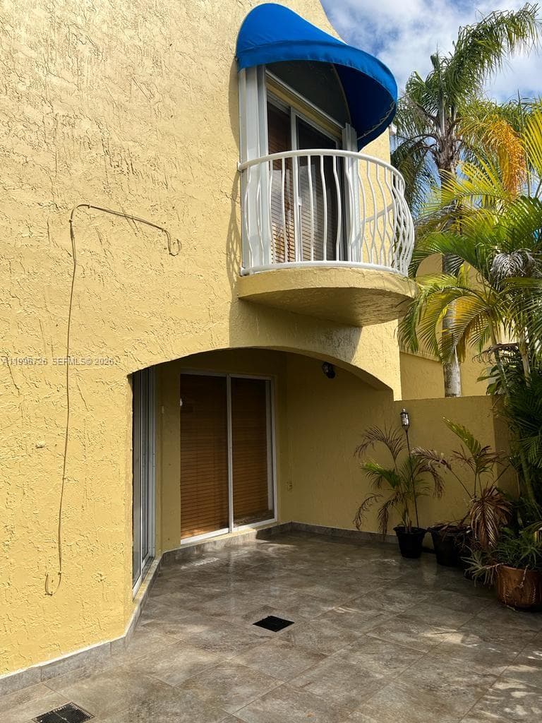 Gables I Townhomes Condo, Miami, FL — 1