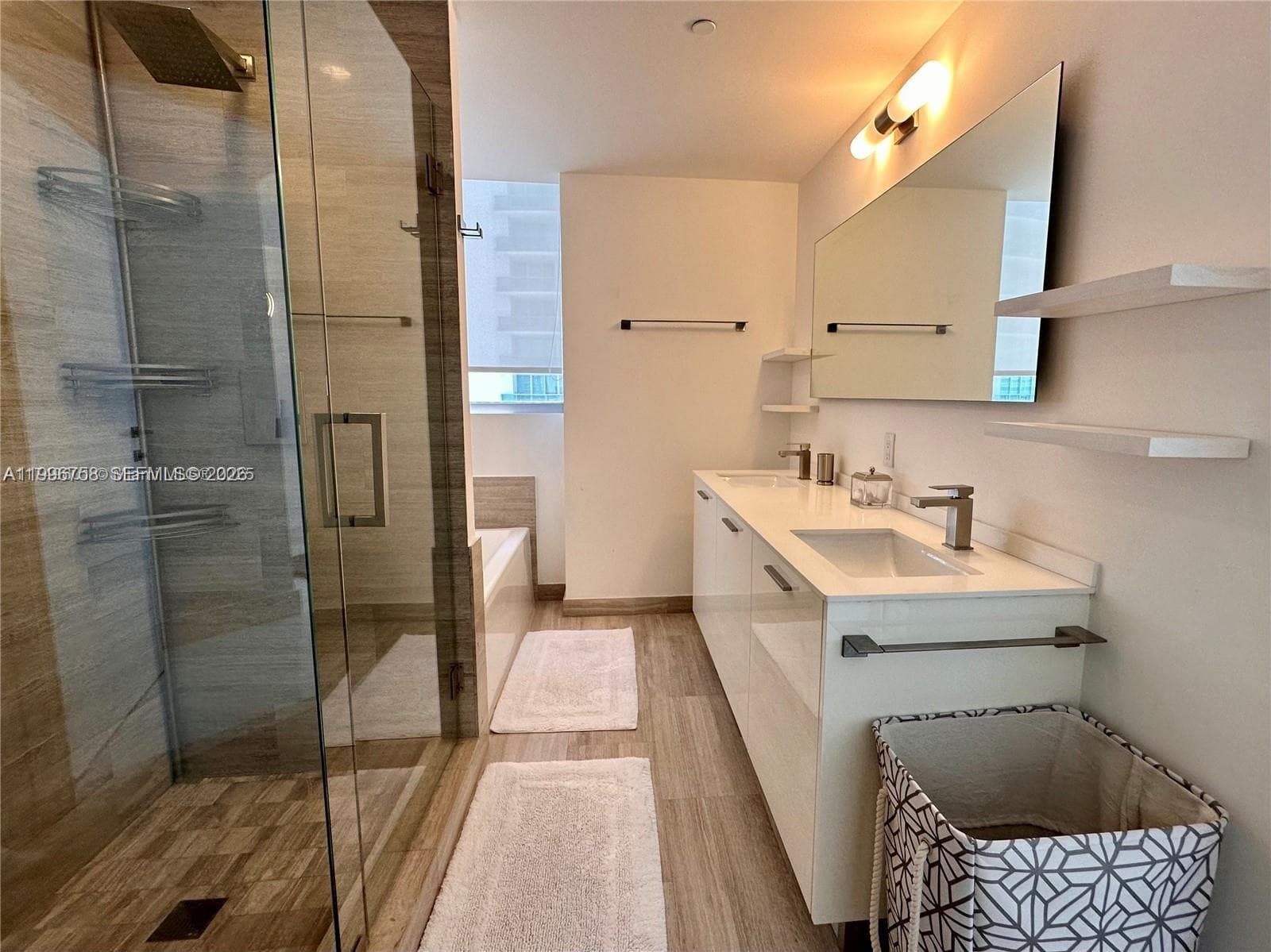 1300 Brickell Bay Dr # 3206, Miami FL 33131 — 13