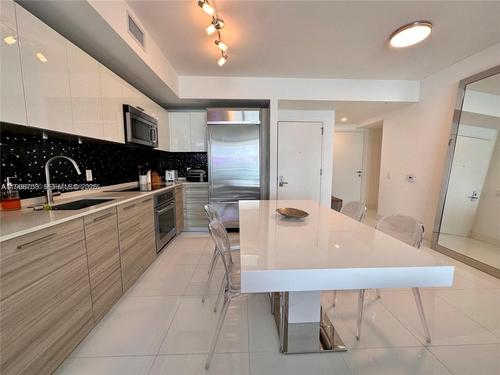 1300 Brickell Bay Dr # 3206, Miami FL 33131 — 19