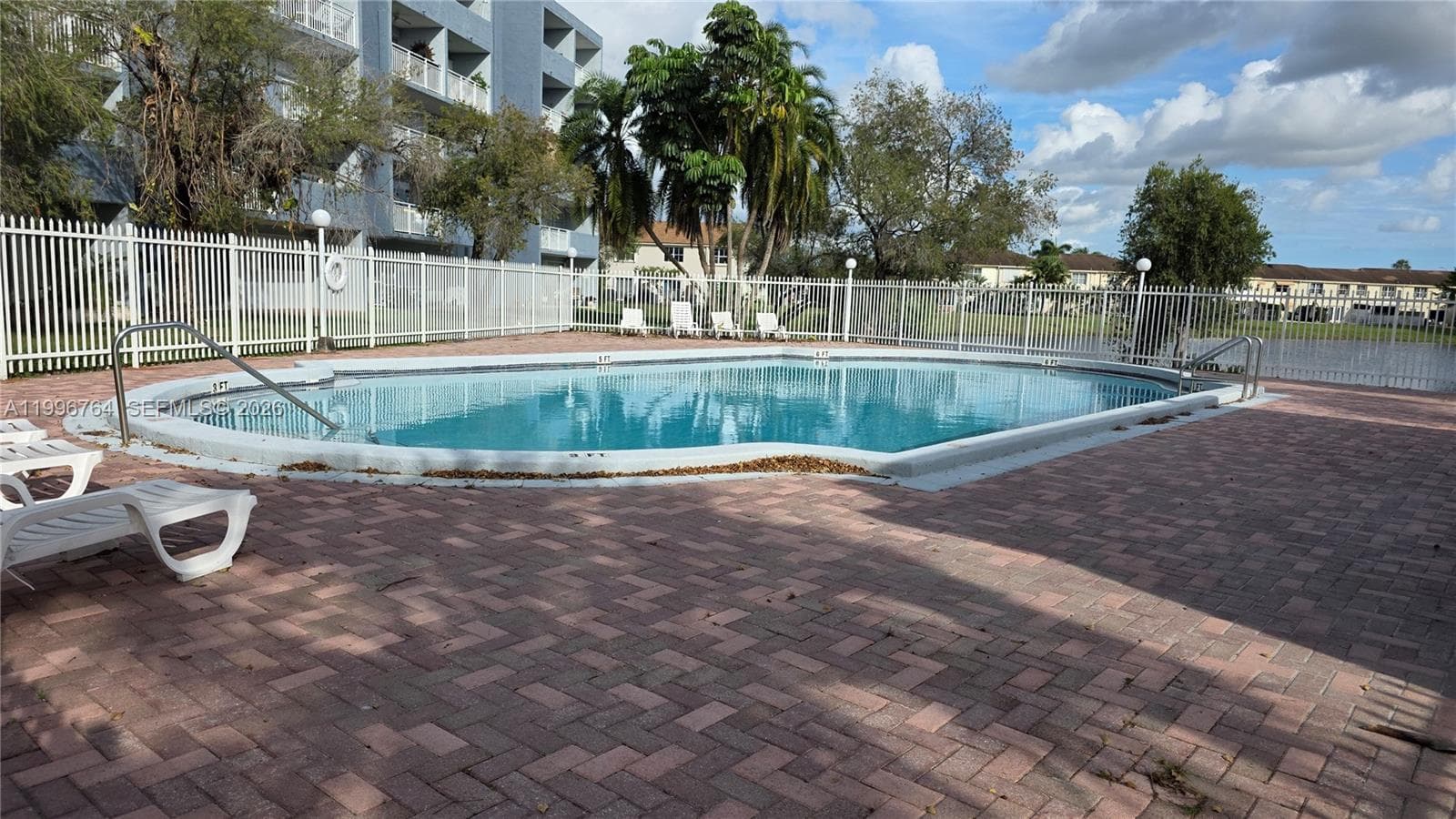 9375 Fontainebleau Blvd # L420, Miami FL 33172 — 10
