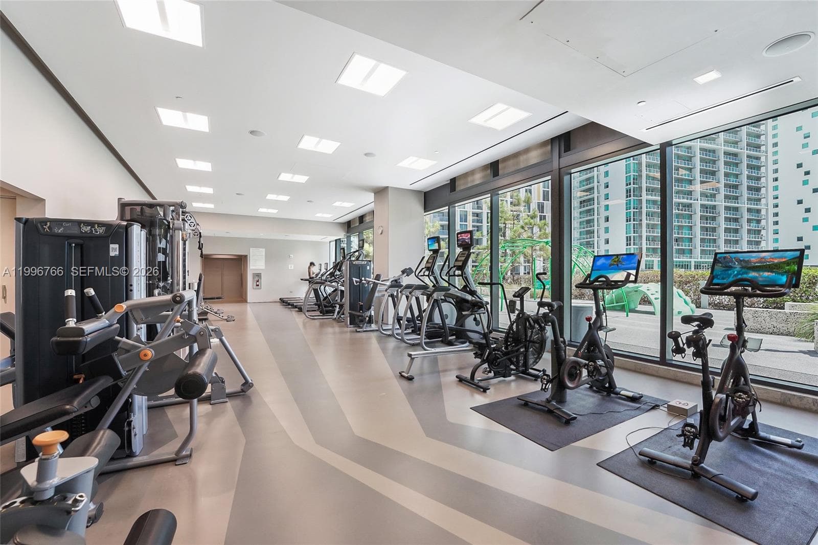 68 SE 6th St # 2104, Miami FL 33131 — 17