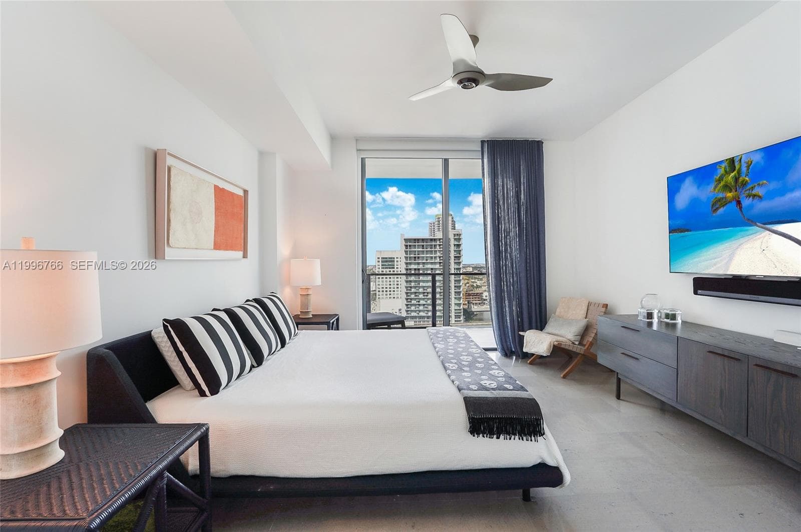 68 SE 6th St # 2104, Miami FL 33131 — 11