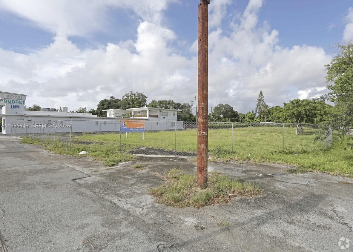7460 Biscayne Blvd, Miami FL 33138 — 7