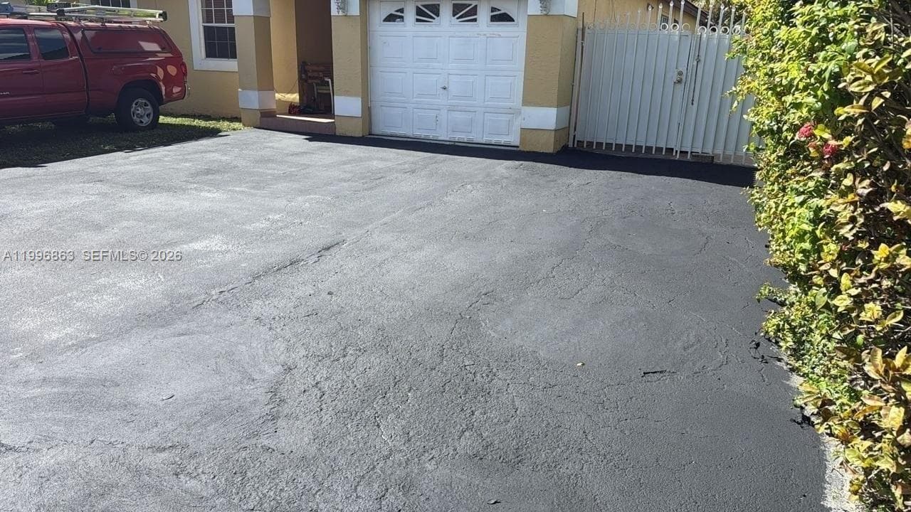19712 NW 82nd Pl, Hialeah FL 33015 — 2