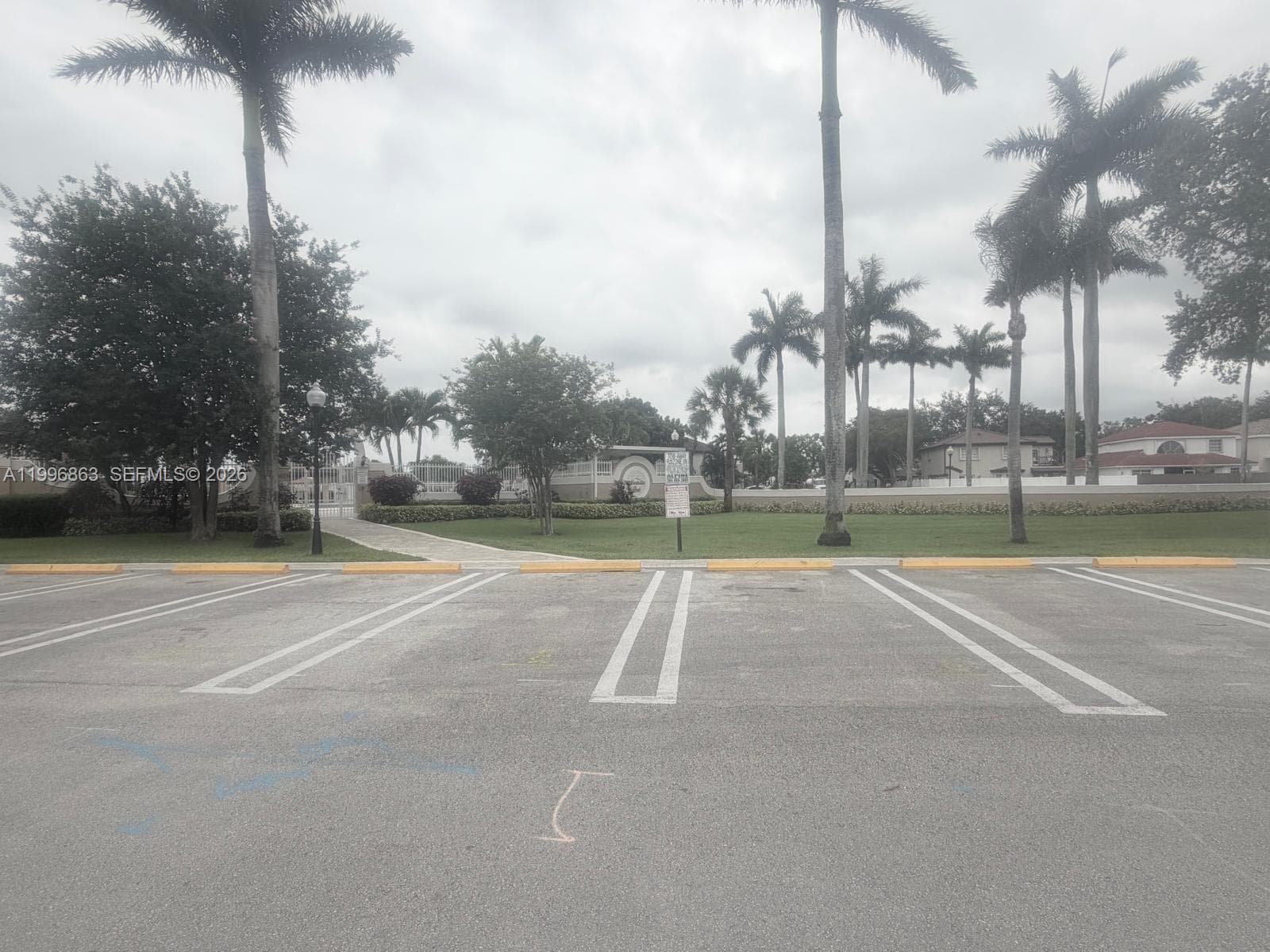 19712 NW 82nd Pl, Hialeah FL 33015 — 33