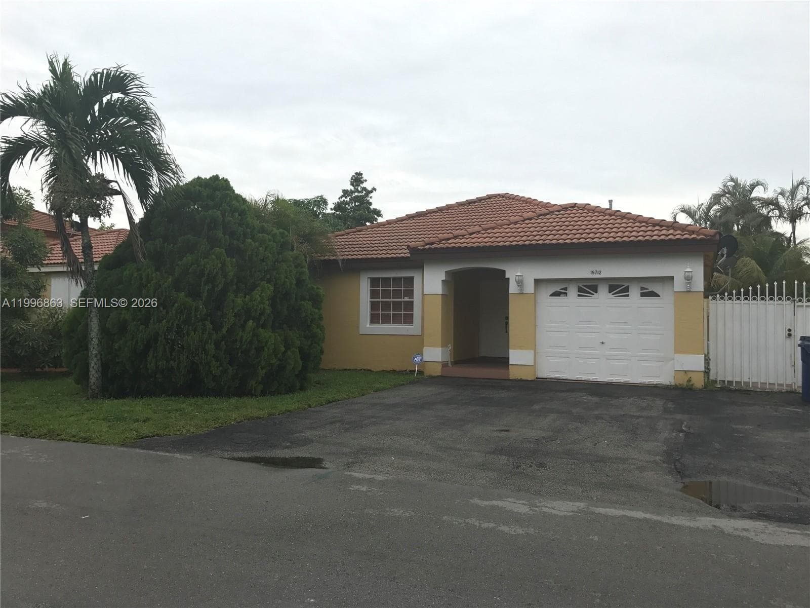 19712 NW 82nd Pl, Hialeah FL 33015 — 37