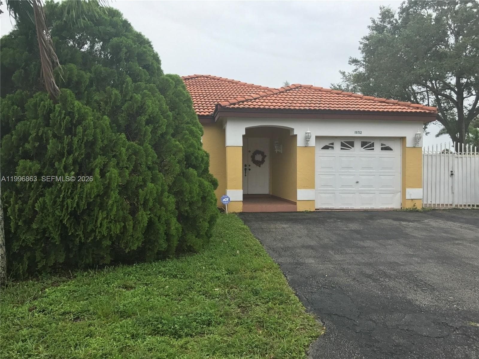 19712 NW 82nd Pl, Hialeah FL 33015 — 40