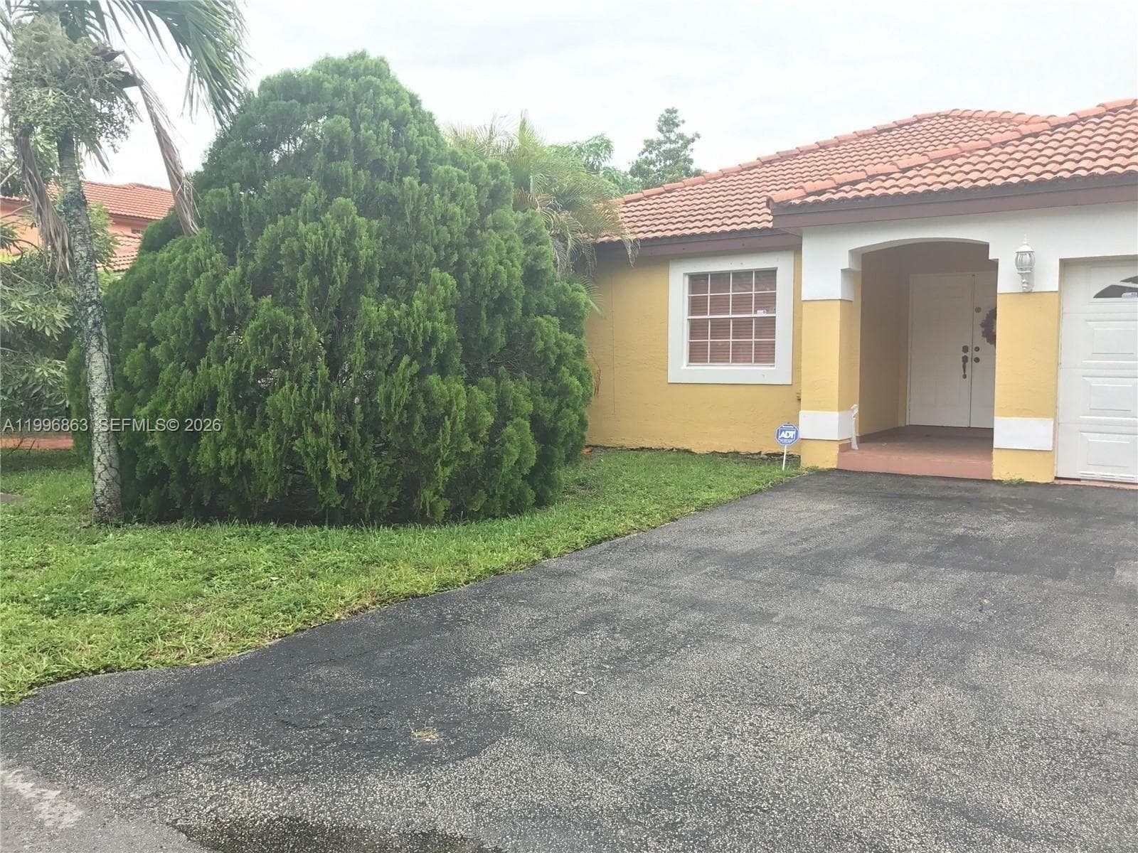 19712 NW 82nd Pl, Hialeah FL 33015 — 39