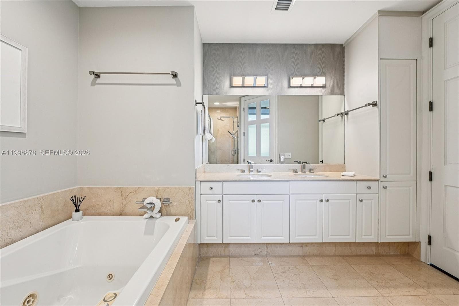 626 Coral Way # 1501, Coral Gables FL 33134 — 33