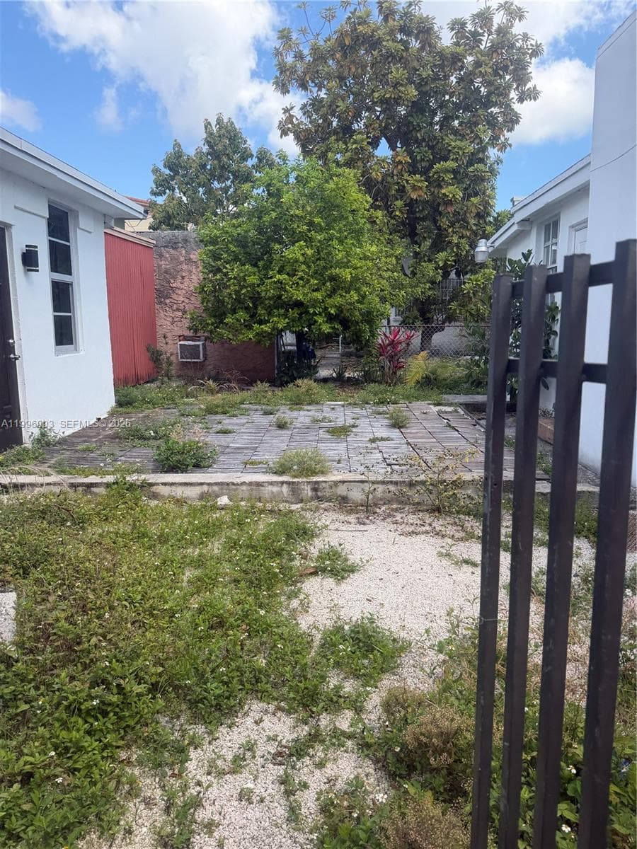 634 SW 10th Ave, Miami FL 33130 — 12