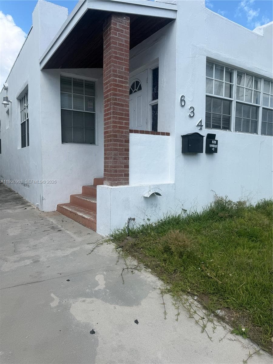 634 SW 10th Ave, Miami FL 33130 — 1