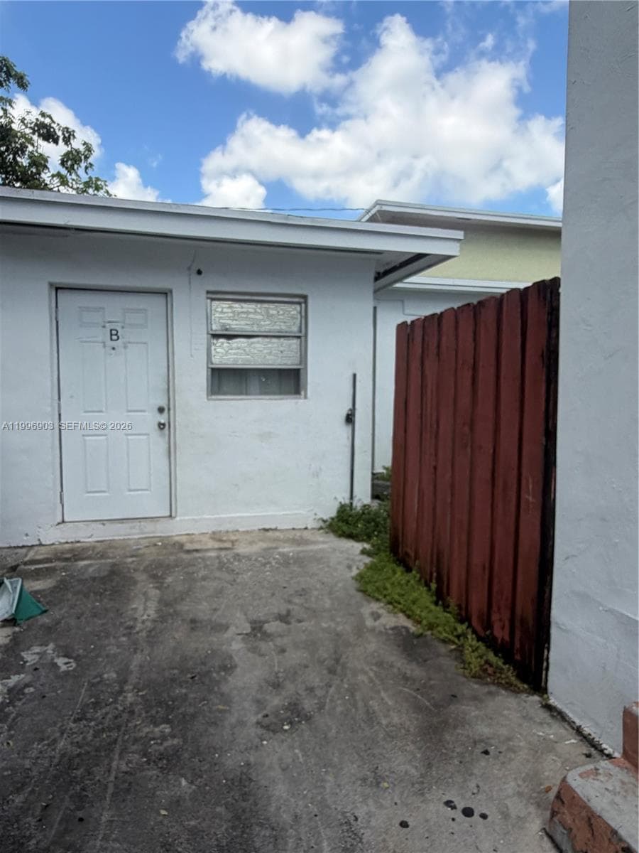 634 SW 10th Ave, Miami FL 33130 — 5